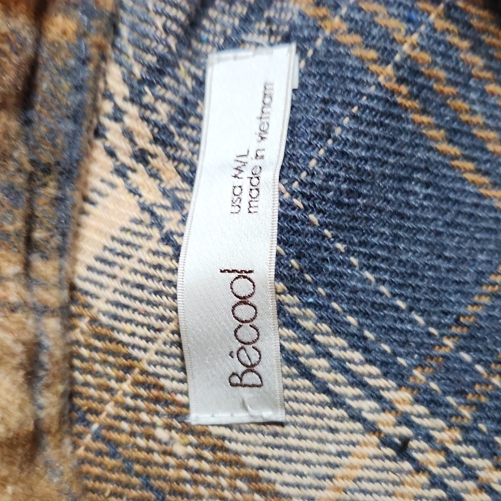 Shacket Plaid Soft Flannel Shirt Jacket - M/L - Picture 3 of 9